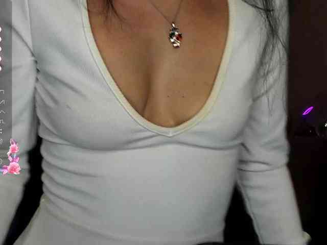 AliannaSoloKisses webcam