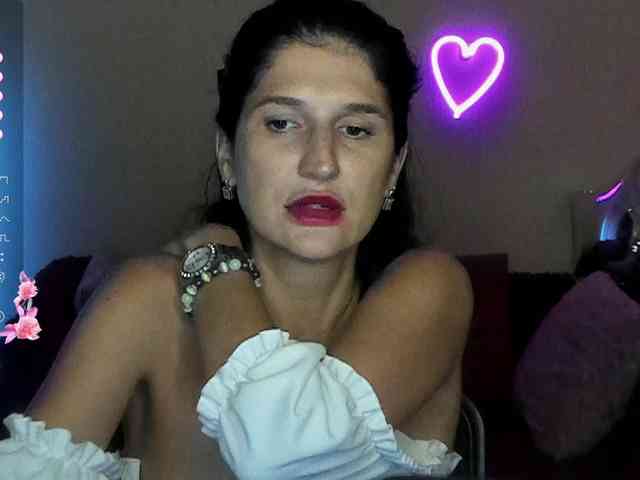 AliannaSoloKisses webcam