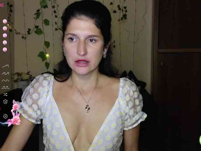 AliannaSoloKisses webcam