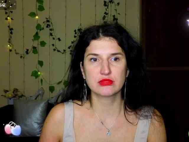 AliannaSoloKisses webcam