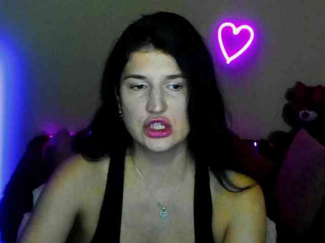 AliannaSoloKisses webcam