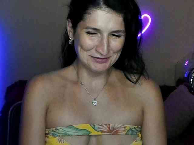 AliannaSoloKisses webcam