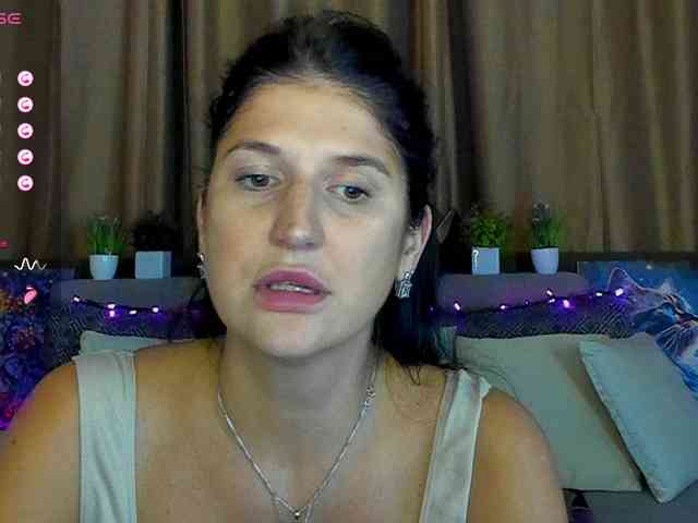 AliannaSoloKisses webcam