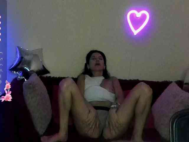 AliannaSoloKisses webcam