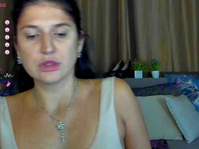 AliannaSoloKisses webcam