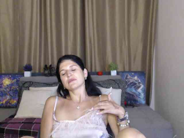 AliannaSoloKisses webcam