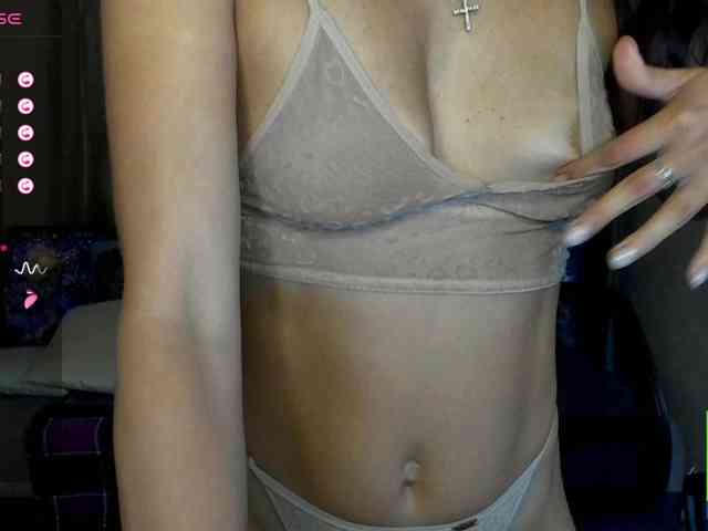 AliannaSoloKisses Live Webcam on BongaCams AliannaSoloKisses Live Webcam on BongaCams