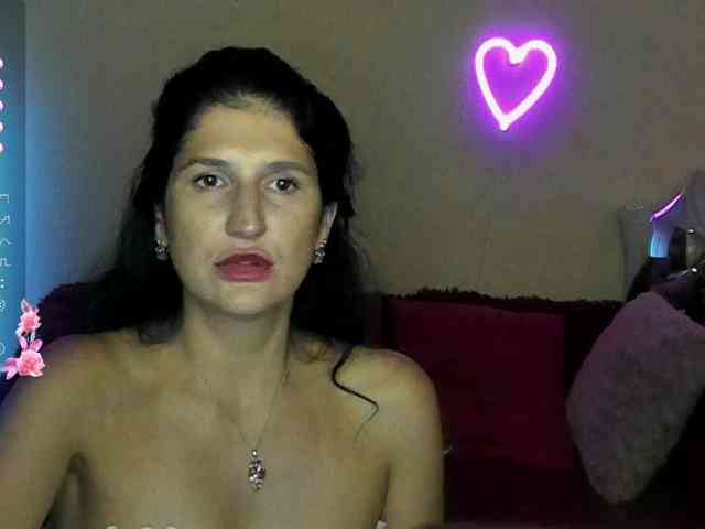 AliannaSoloKisses webcam