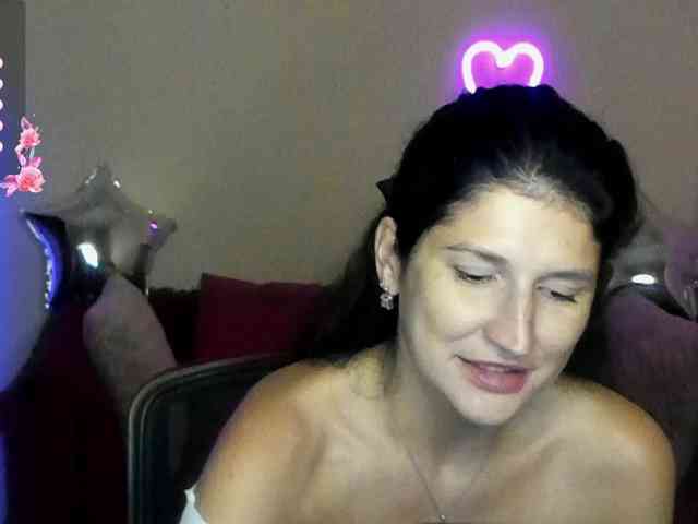 AliannaSoloKisses webcam