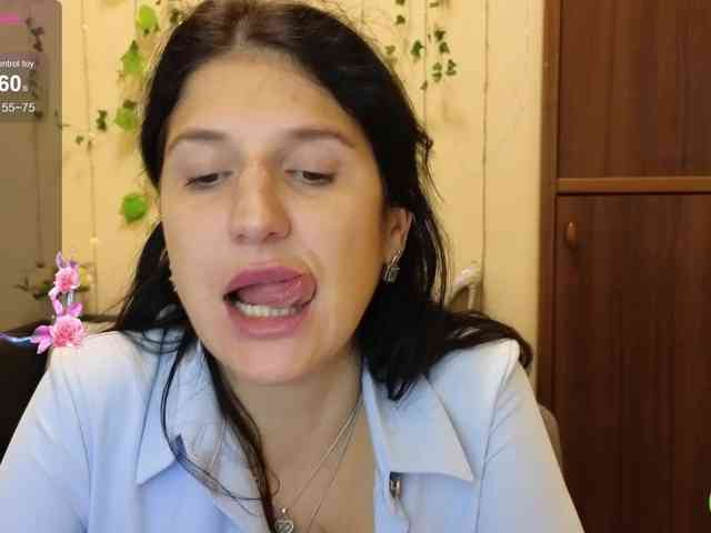 AliannaSoloKisses webcam