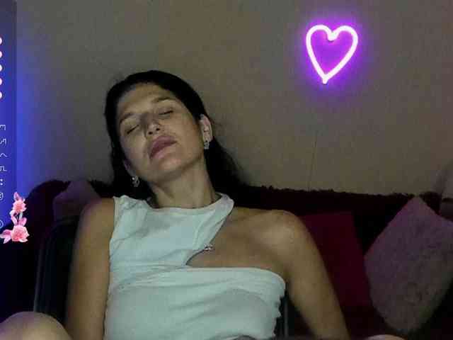 AliannaSoloKisses webcam