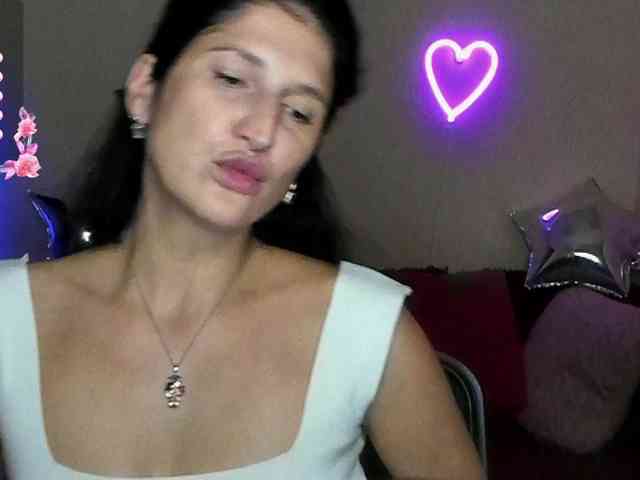 AliannaSoloKisses webcam