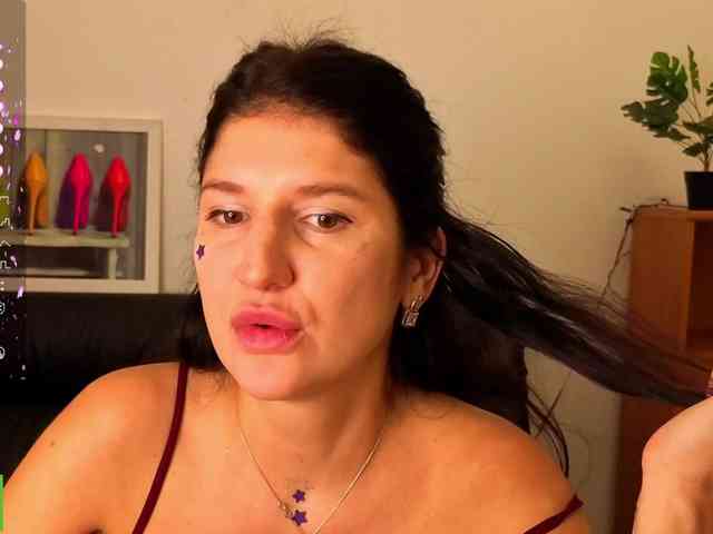 AliannaSoloKisses webcam