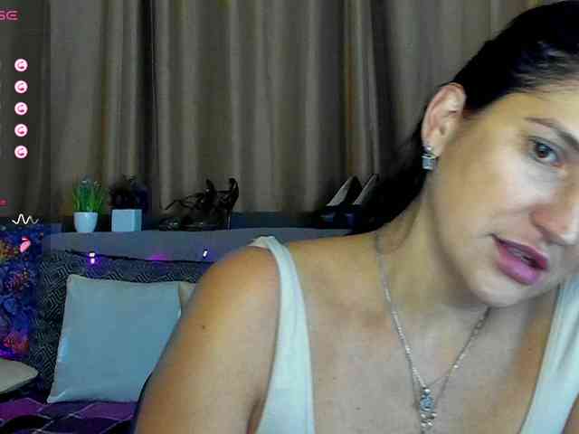 AliannaSoloKisses webcam