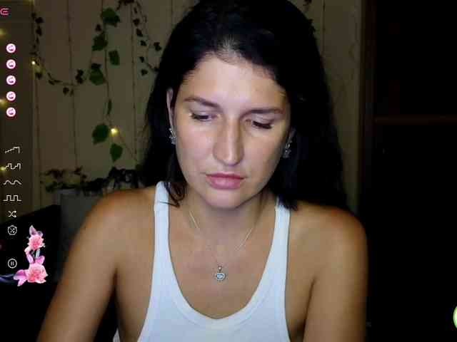 AliannaSoloKisses webcam