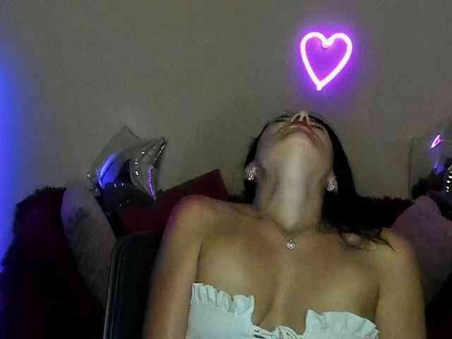 AliannaSoloKisses webcam