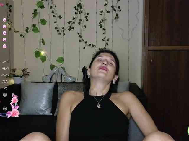 AliannaSoloKisses webcam