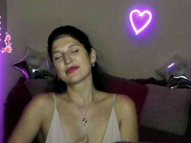 AliannaSoloKisses webcam