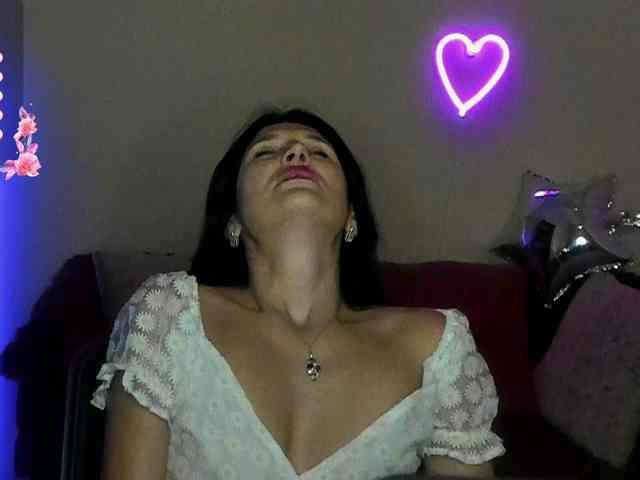 AliannaSoloKisses webcam