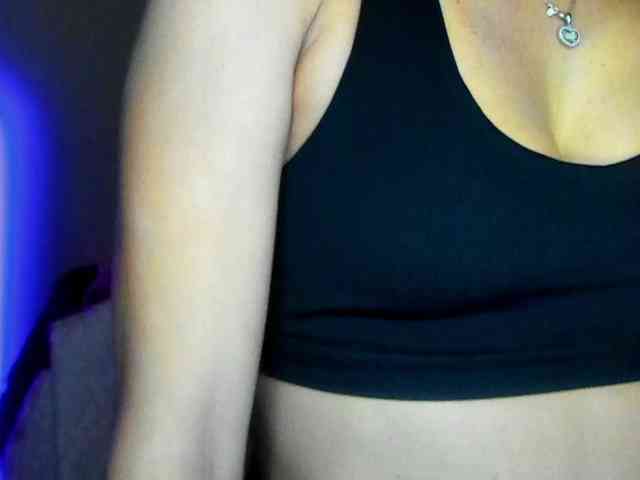 AliannaSoloKisses webcam