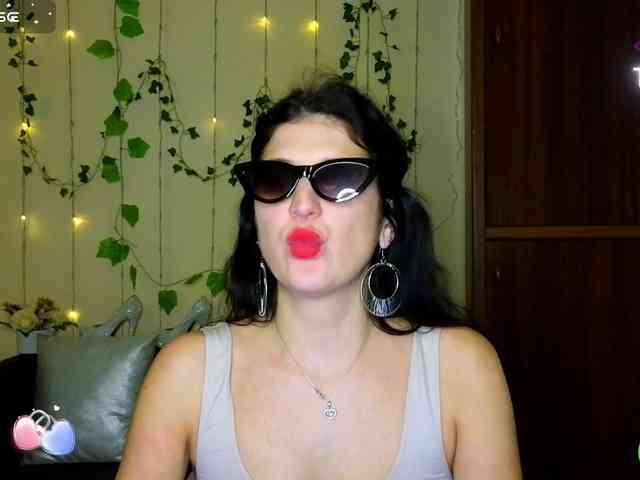 AliannaSoloKisses webcam