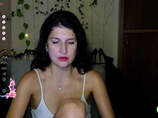 AliannaSoloKisses webcam