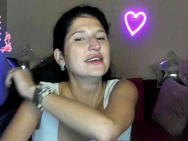 AliannaSoloKisses webcam