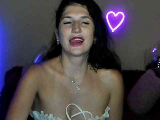 AliannaSoloKisses webcam