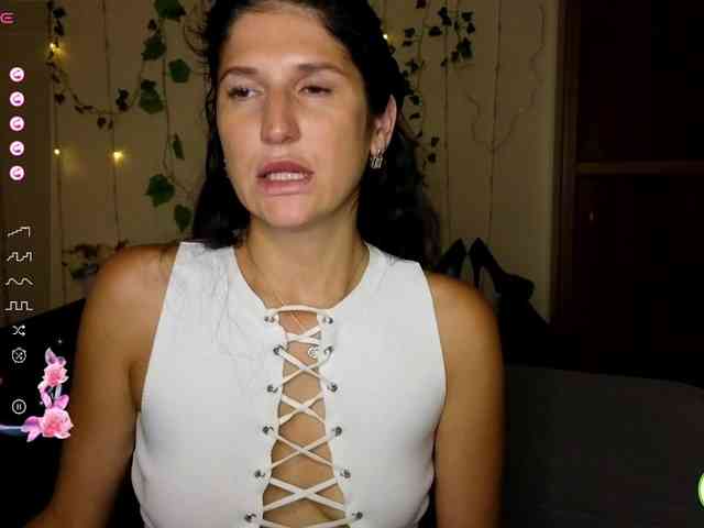 AliannaSoloKisses webcam