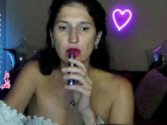 AliannaSoloKisses webcam