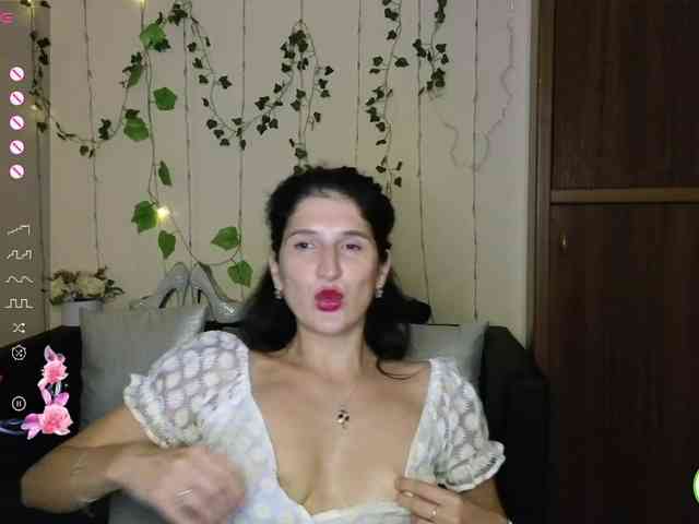AliannaSoloKisses webcam