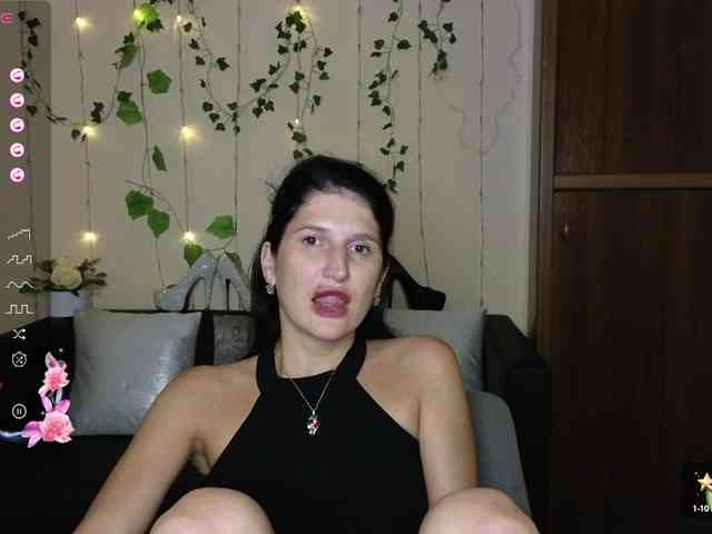 AliannaSoloKisses webcam