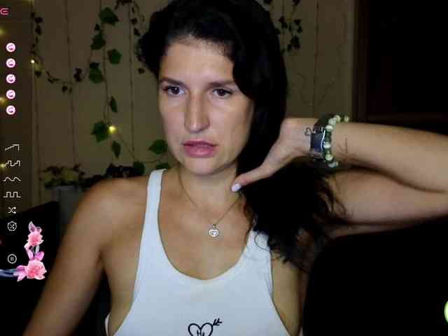 AliannaSoloKisses webcam