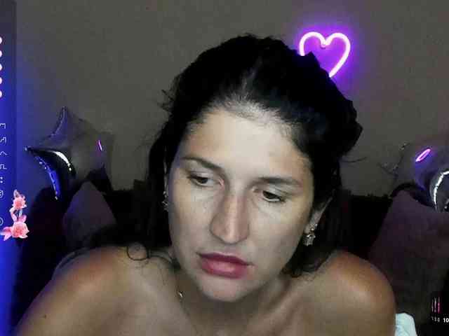 AliannaSoloKisses webcam