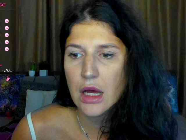 AliannaSoloKisses webcam