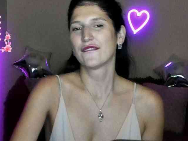 AliannaSoloKisses webcam