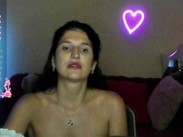 AliannaSoloKisses webcam