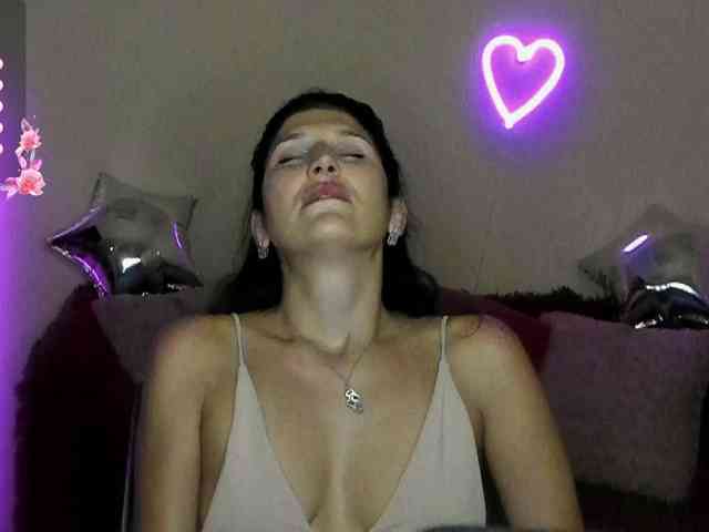 AliannaSoloKisses webcam