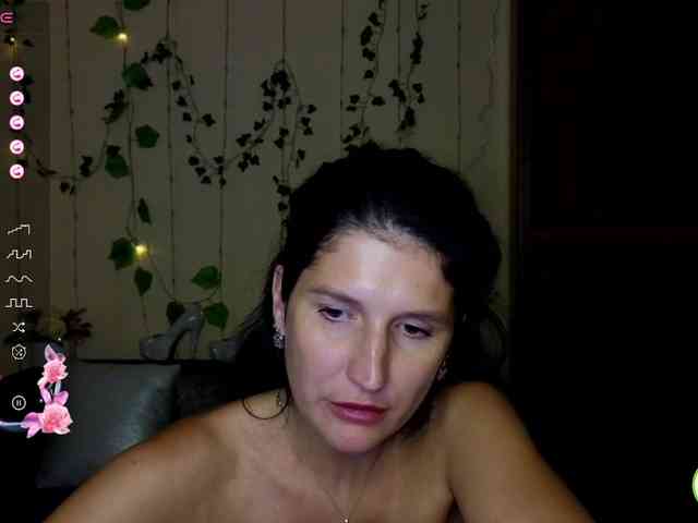 AliannaSoloKisses webcam