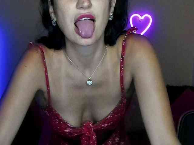 AliannaSoloKisses webcam