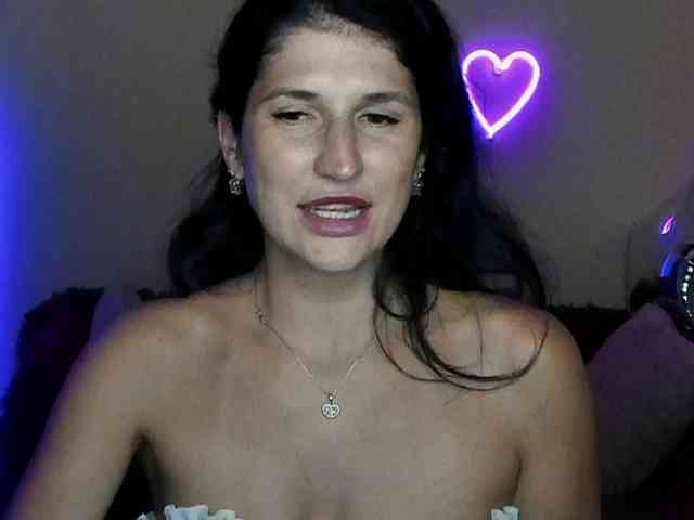 AliannaSoloKisses webcam