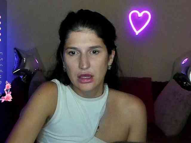 AliannaSoloKisses webcam