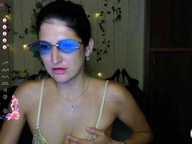 AliannaSoloKisses webcam