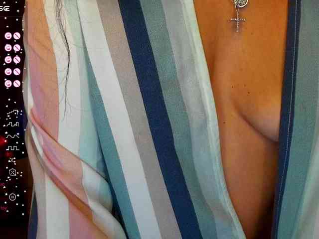 AliannaSoloKisses webcam