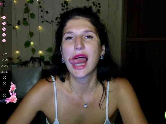 AliannaSoloKisses webcam