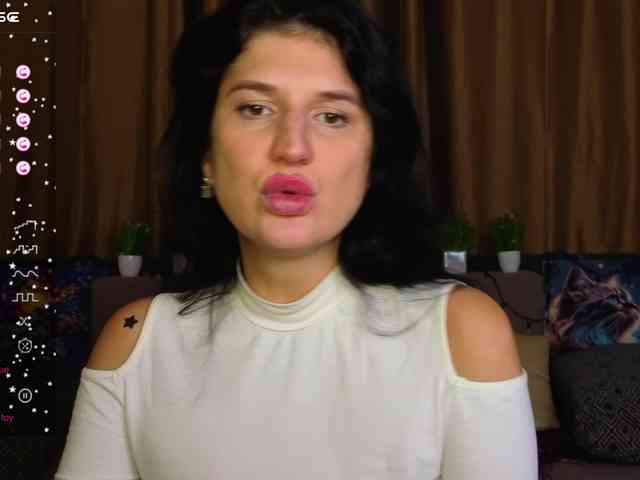 AliannaSoloKisses webcam