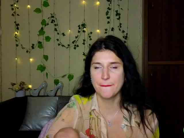 AliannaSoloKisses webcam