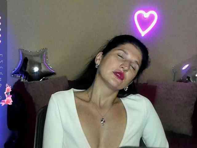 AliannaSoloKisses webcam