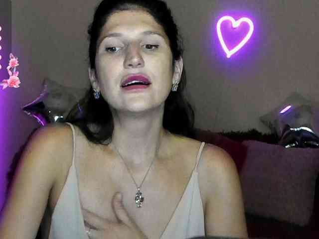 AliannaSoloKisses webcam