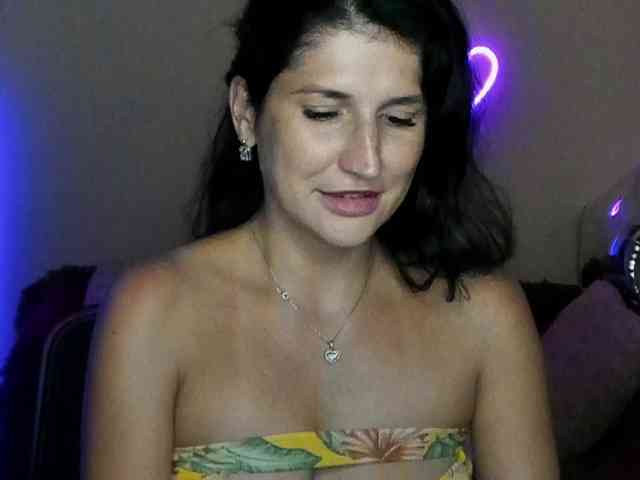 AliannaSoloKisses webcam